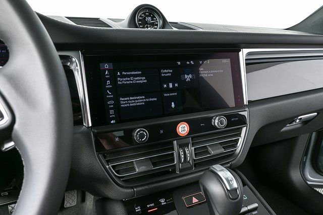 Certified 2026 Porsche Macan AWD/4WD image 12