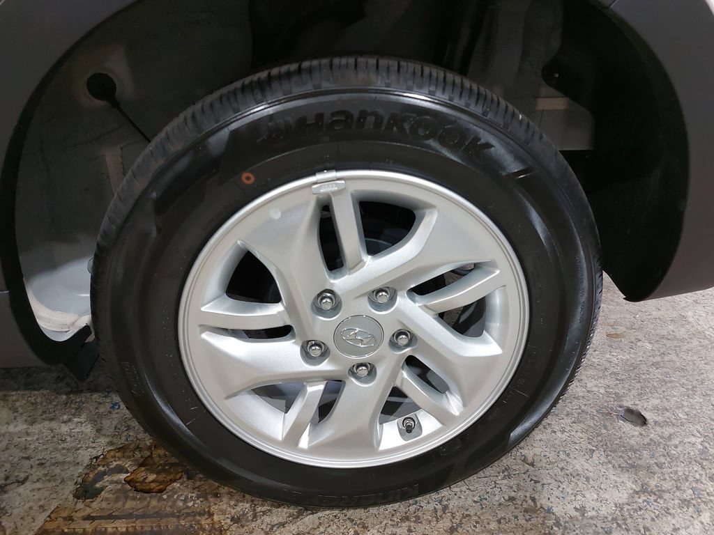 Certified 2025 Hyundai Venue SE FWD image 35
