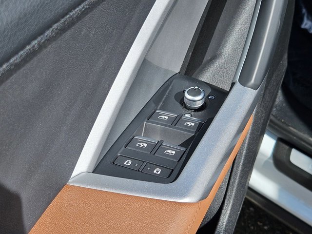 Used 2025 Audi Q3 2.0T Premium image 16