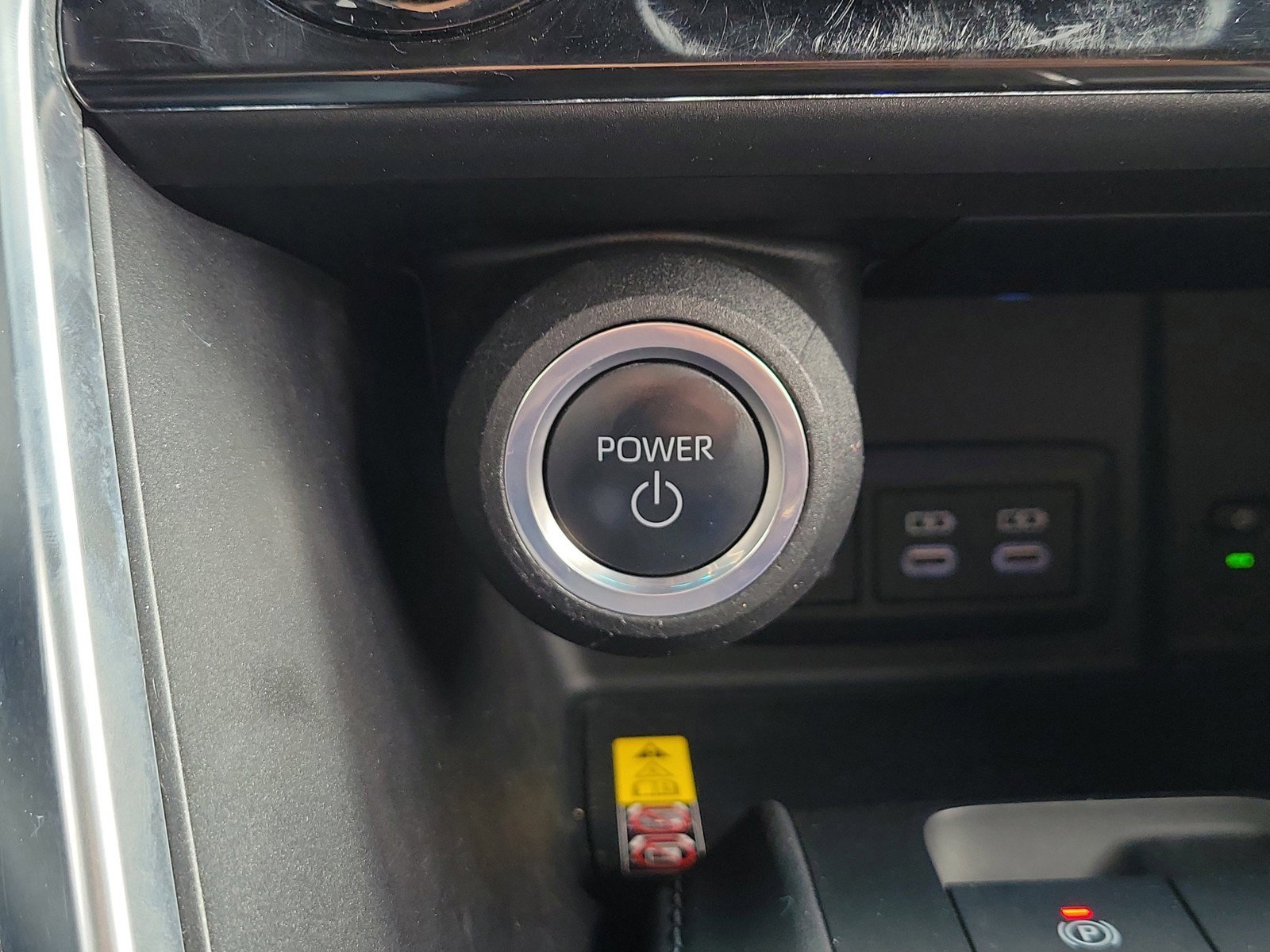 Used 2024 Toyota Venza LE AWD/4WD image 25