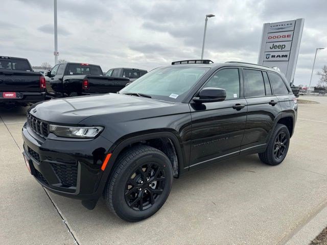 New 2026 Jeep Grand Cherokee Altitude AWD/4WD image 3