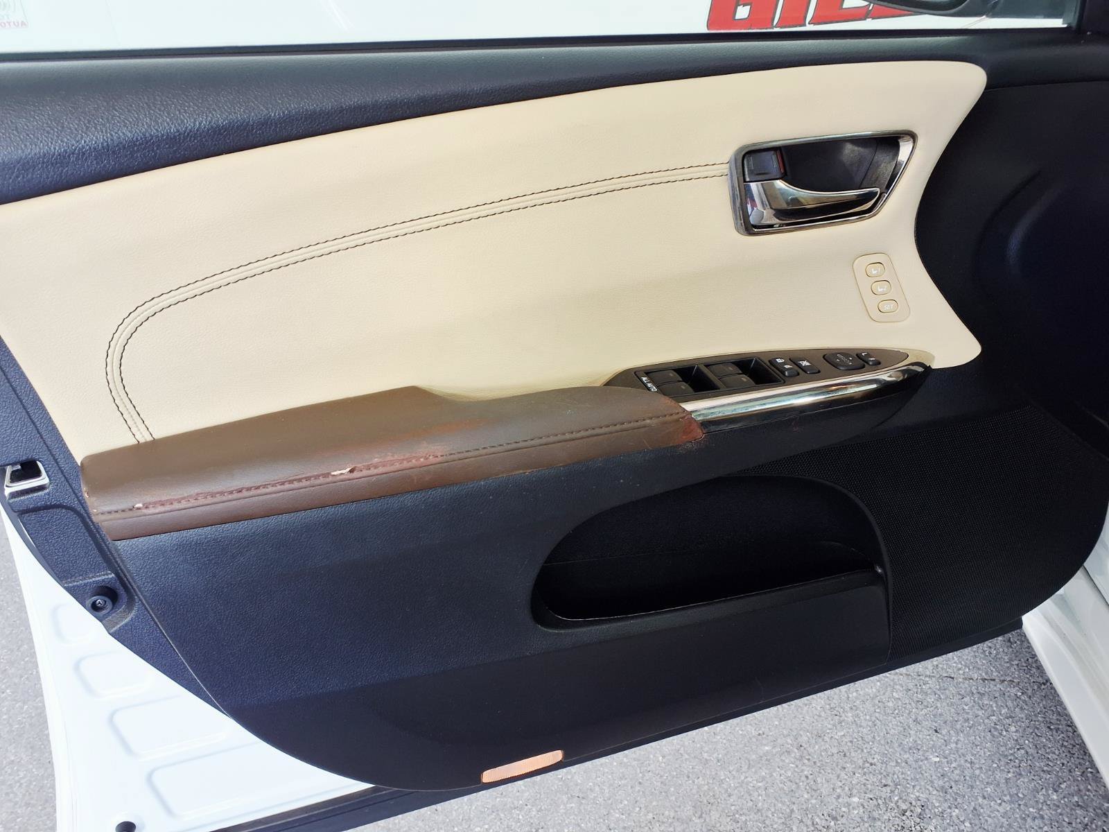 Used 2013 Toyota Avalon Limited FWD image 15