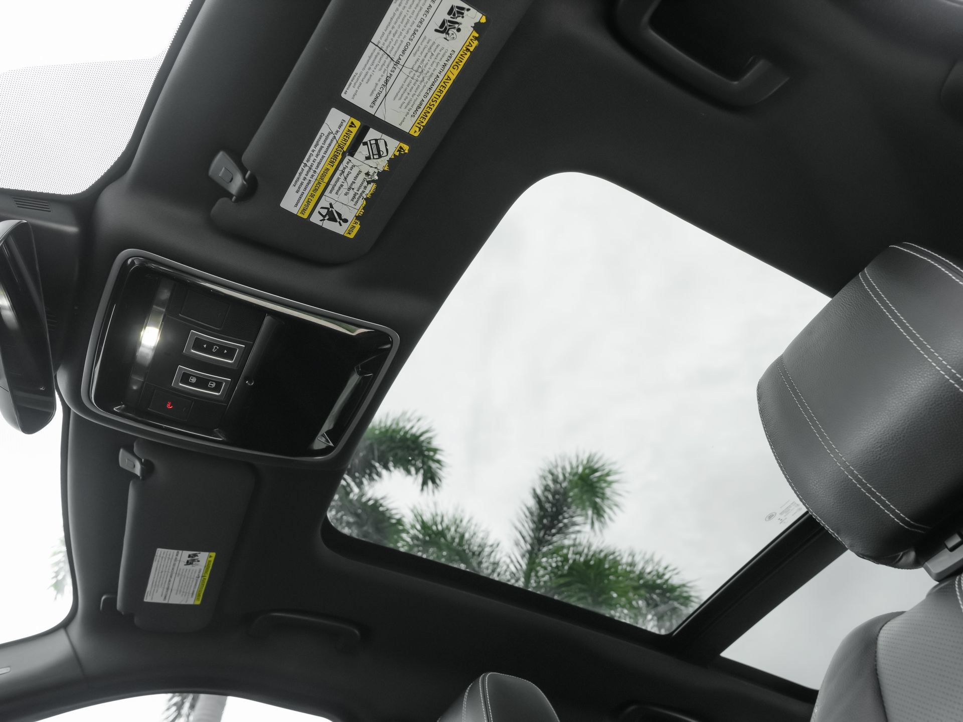 Used 2019 Land Rover Range Rover Velar R-Dynamic SE AWD/4WD image 20