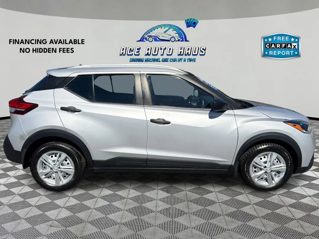 Used 2018 Nissan Kicks S image 8