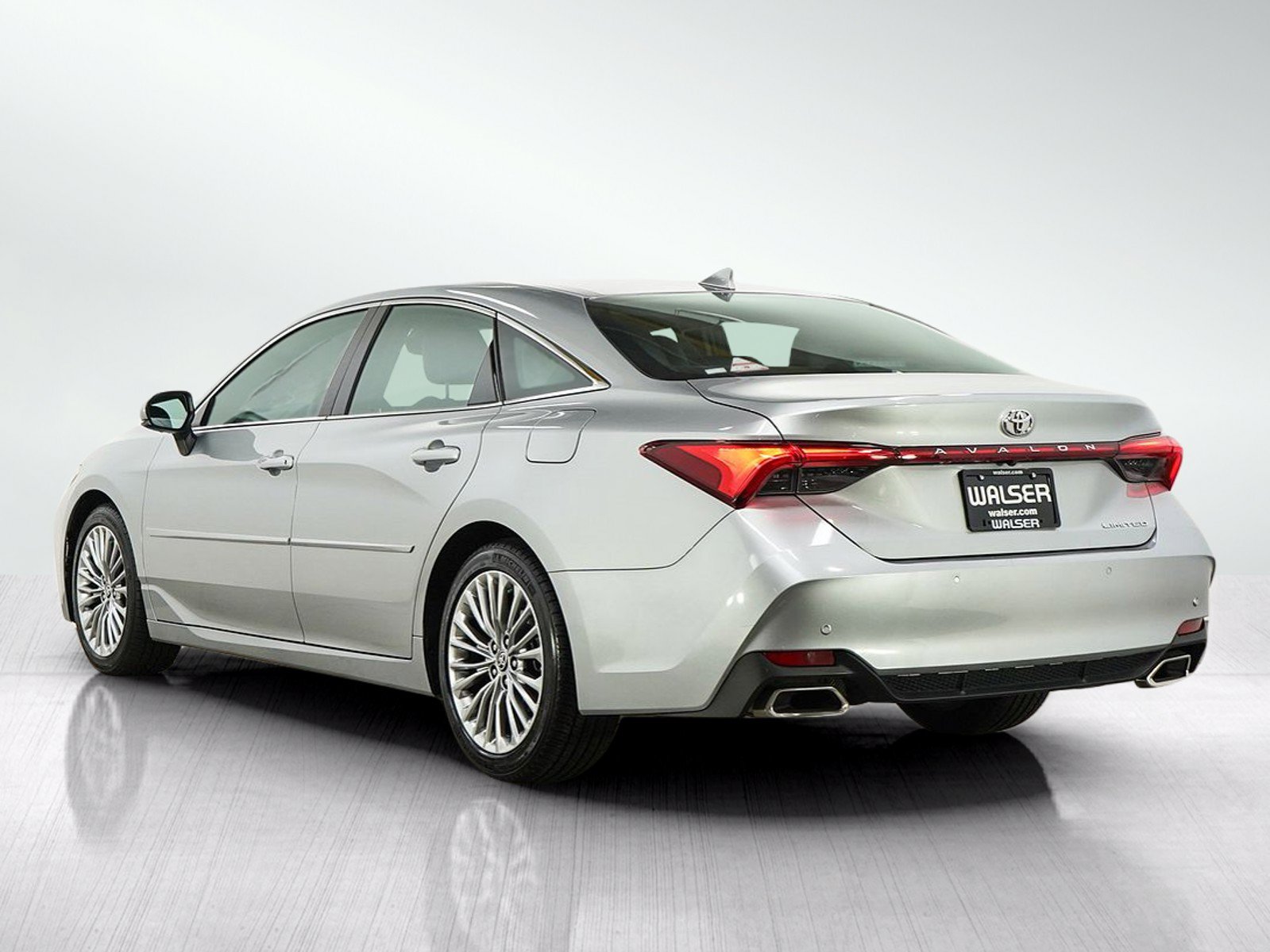 Used 2021 Toyota Avalon Limited w/ Advanced Safety Package FWD image 3
