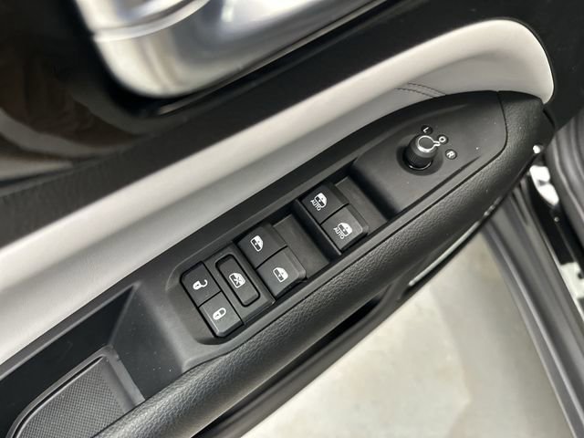 Used 2023 Jeep Compass Limited image 19