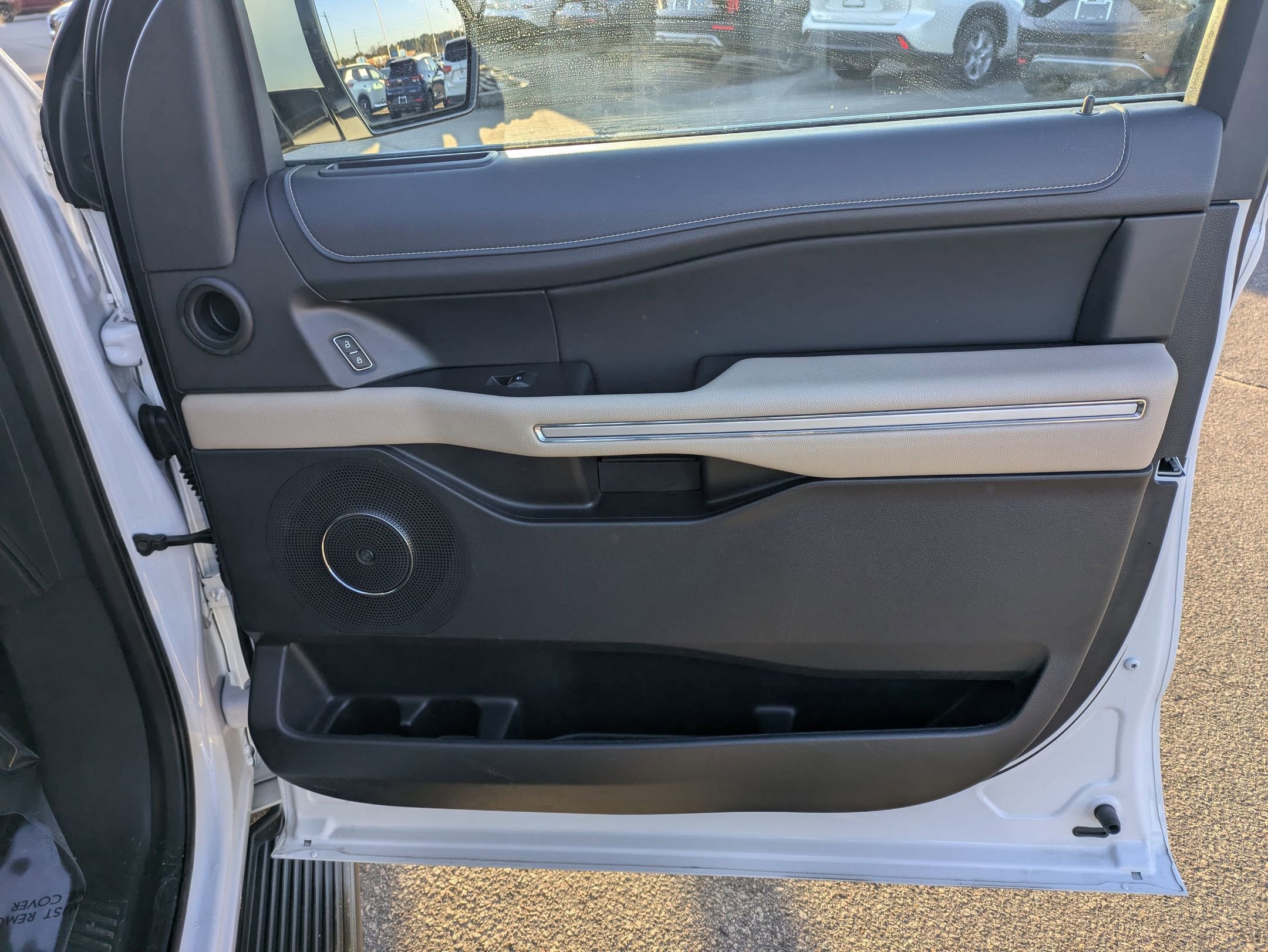 Certified 2024 Ford Expedition Limited image 35