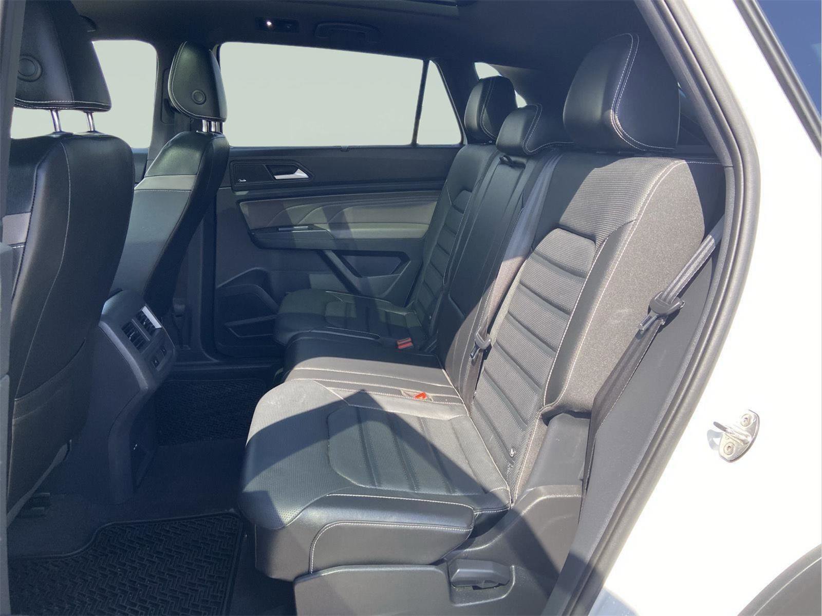 Used 2022 Volkswagen Atlas Cross Sport SEL Premium R-Line AWD/4WD image 18