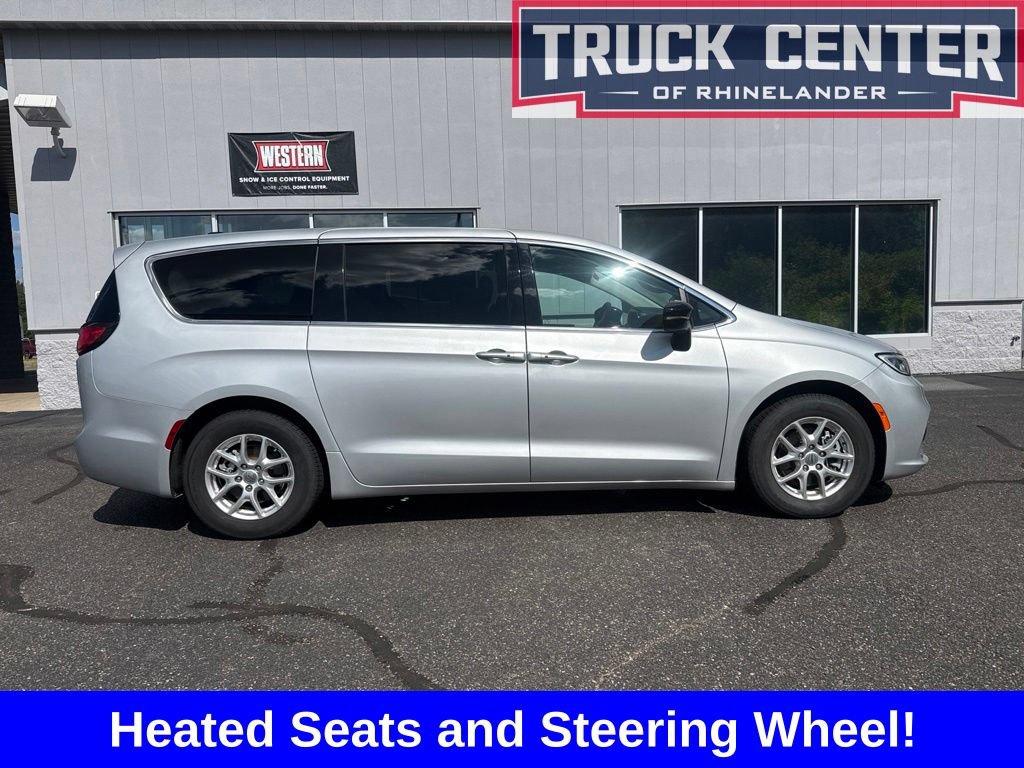 Used 2024 Chrysler Pacifica Touring-L FWD image 2