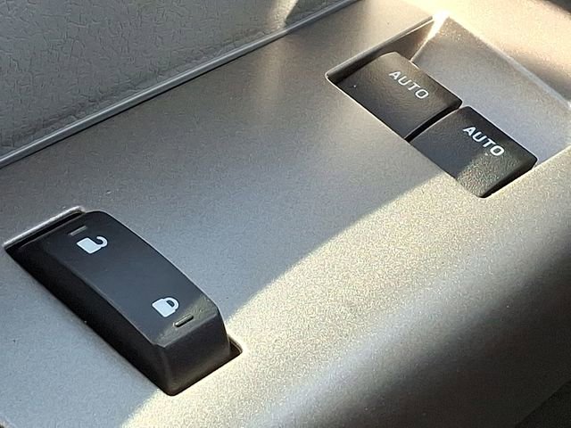 Used 2023 Ford F650 2WD Regular Cab Super Duty image 29