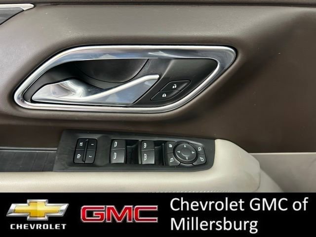 Used 2022 GMC Yukon XL SLT w/ SLT Premium Package image 17