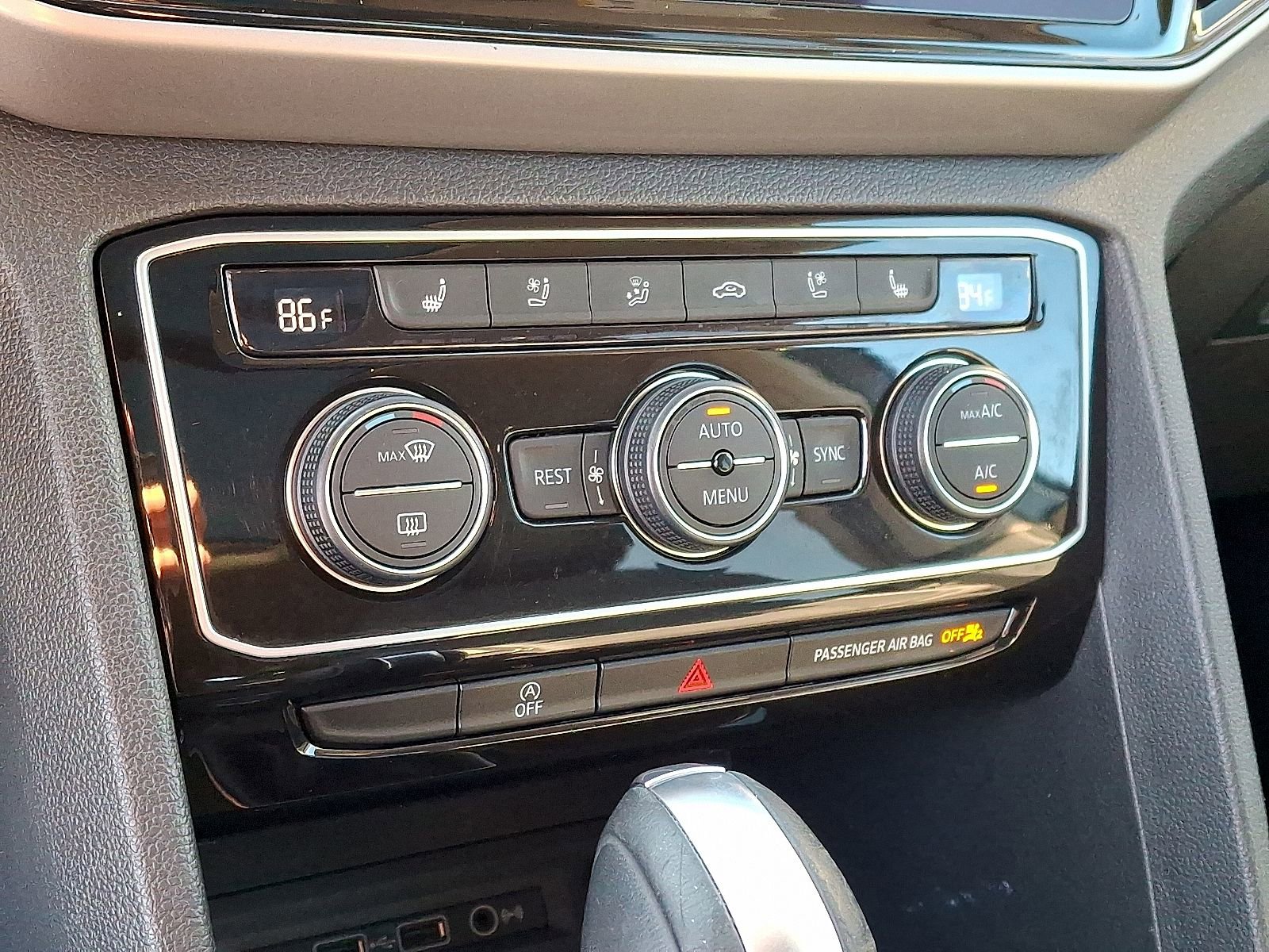 Used 2021 Volkswagen Atlas SEL Premium image 16