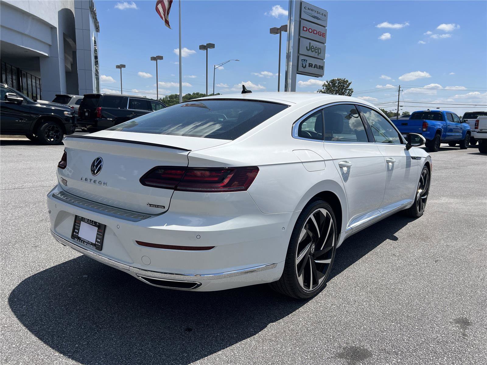 Used 2023 Volkswagen Arteon SEL Premium AWD/4WD image 17