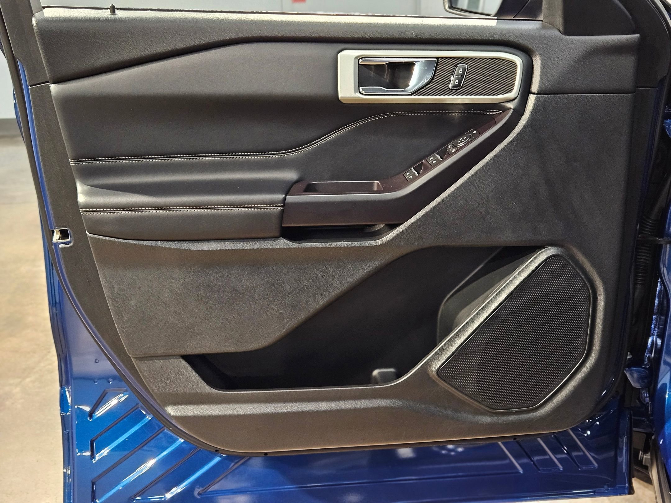 Used 2020 Ford Explorer XLT w/ Equipment Group 202A image 20