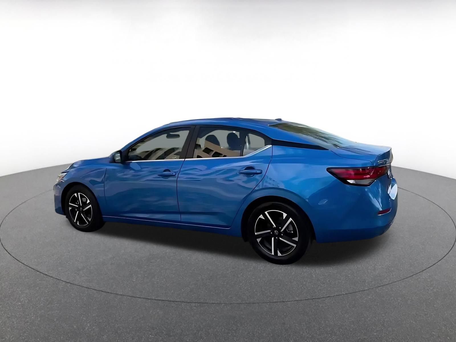 Used 2025 Nissan Sentra SV FWD image 10