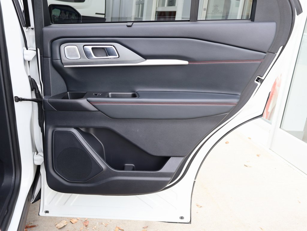 Used 2025 Ford Explorer ST image 34