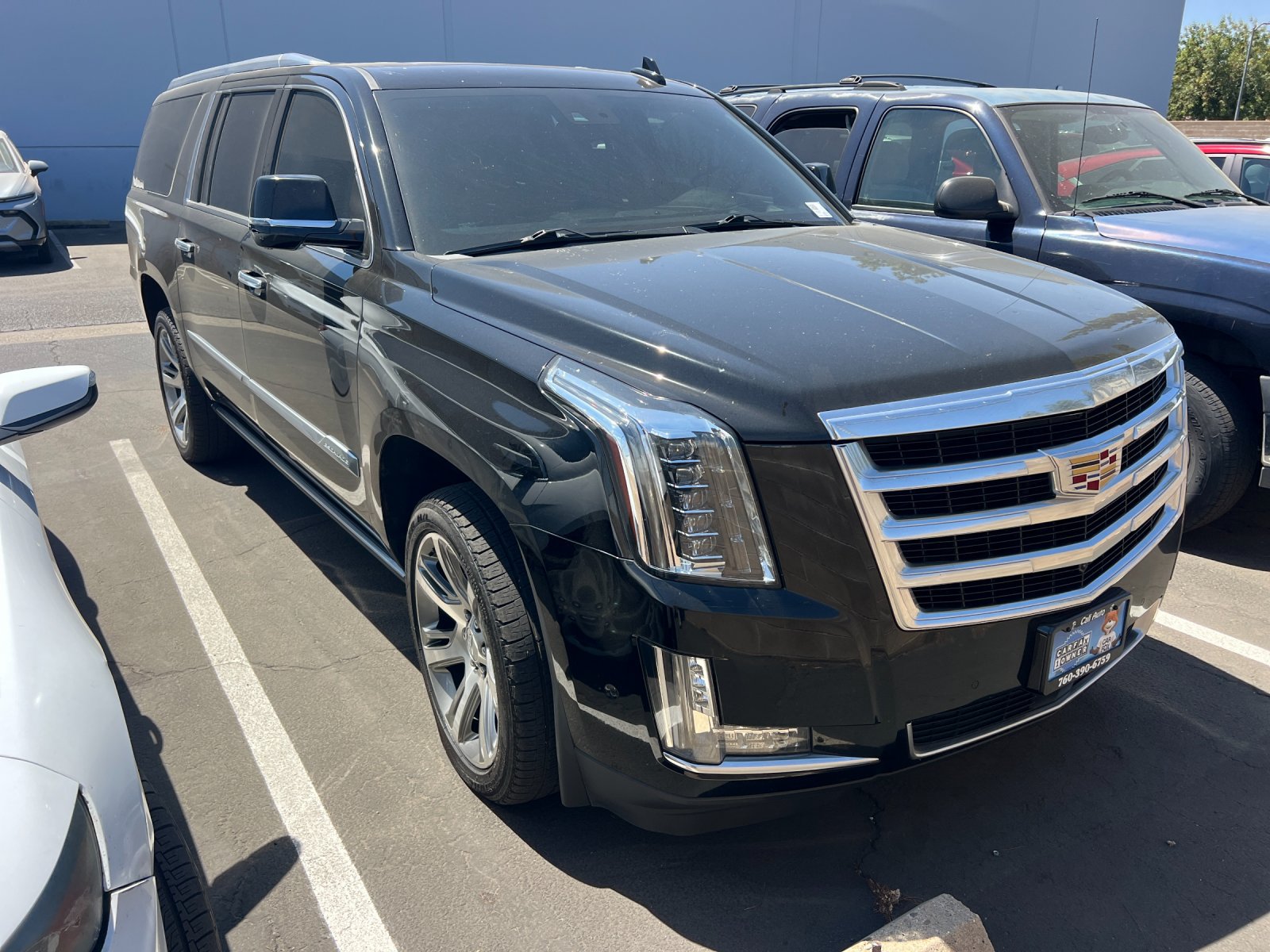 Used 2020 Cadillac Escalade ESV Premium Luxury AWD/4WD image 2