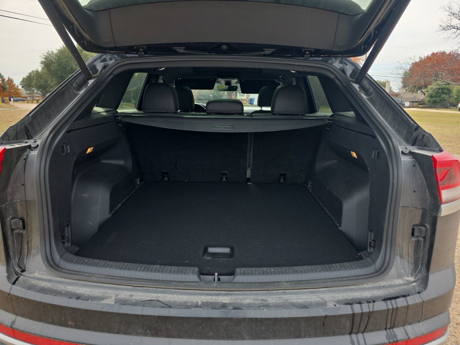 Used 2022 Volkswagen Atlas Cross Sport SEL R-Line image 4