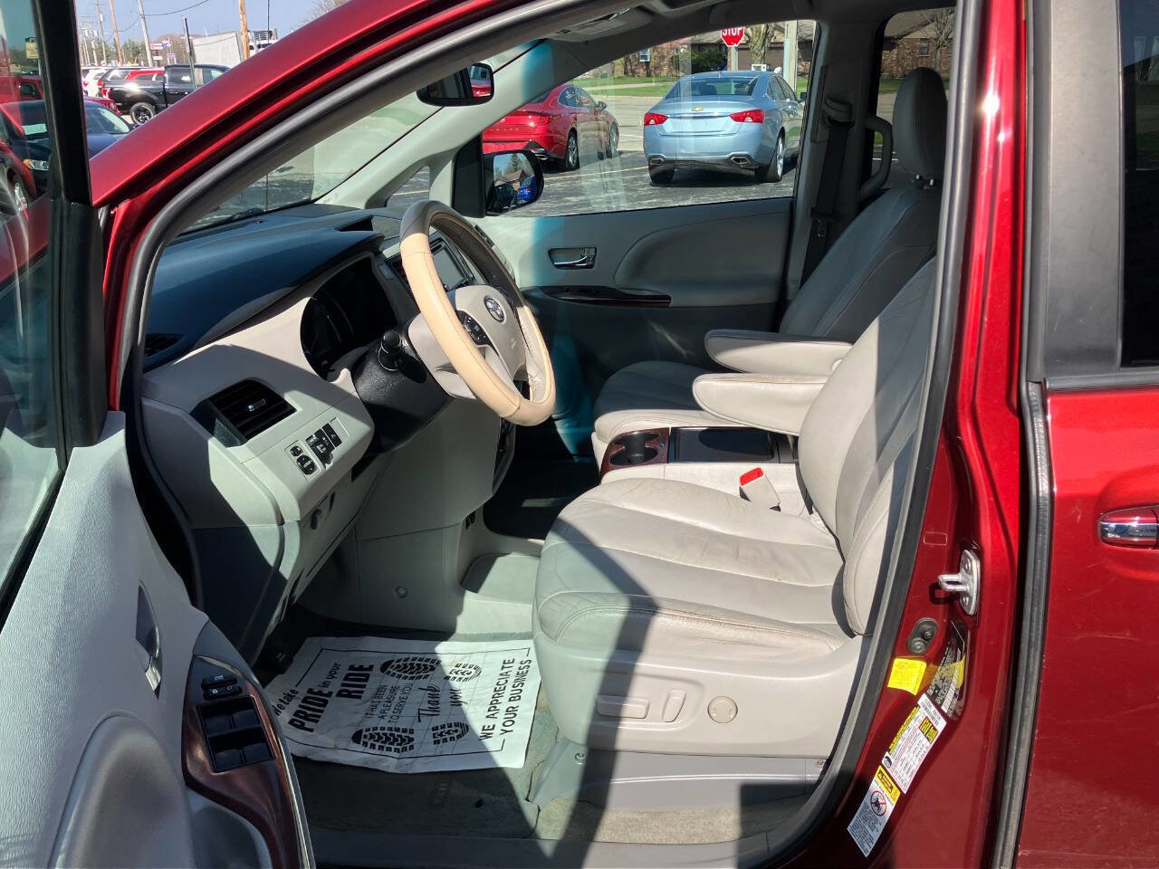 Used 2012 Toyota Sienna XLE FWD image 10