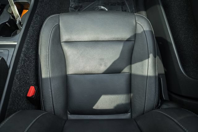 Used 2021 Volvo XC40 T5 Momentum w/ Premium Package AWD/4WD image 32