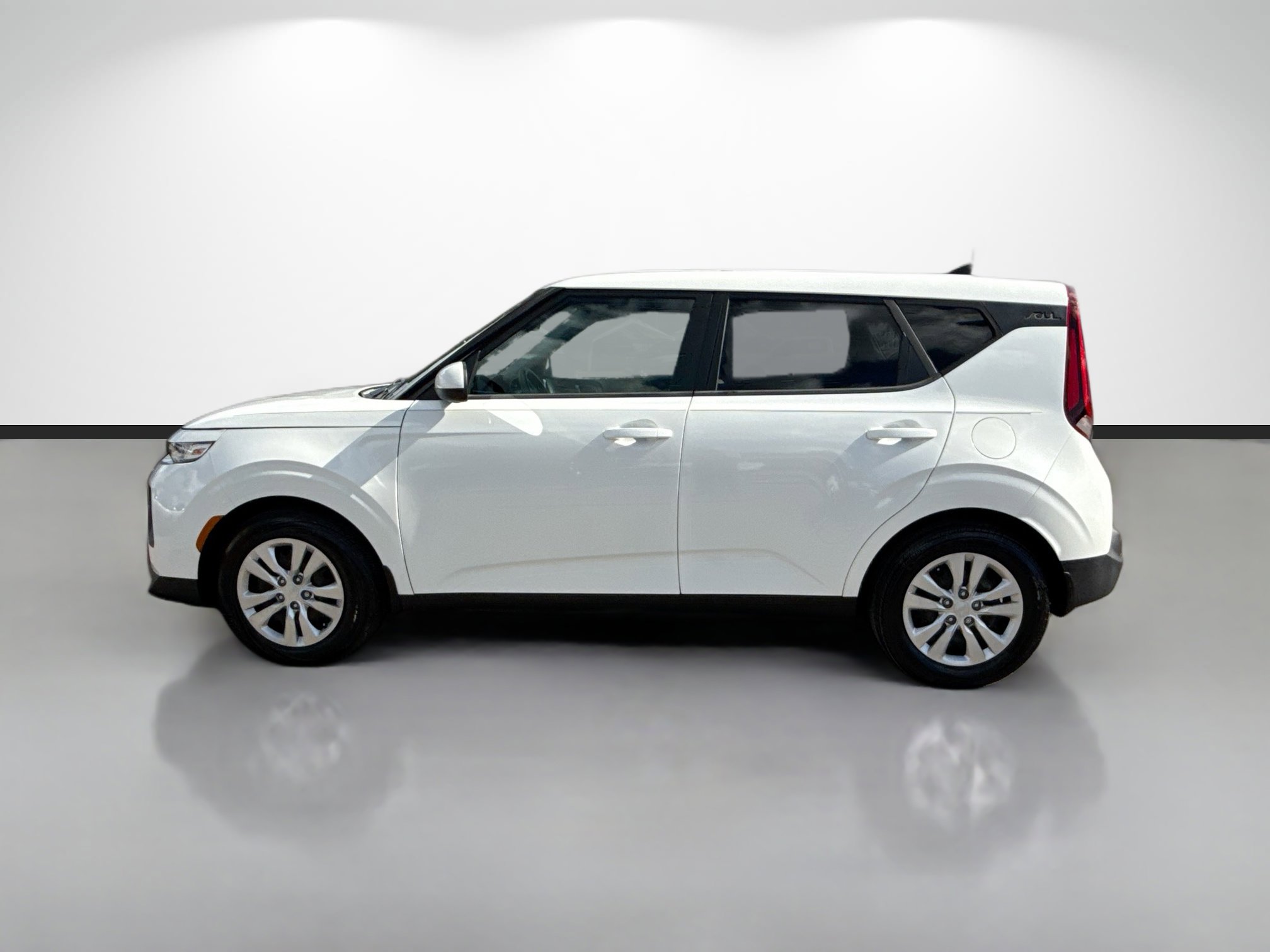 Used 2022 Kia Soul LX image 6