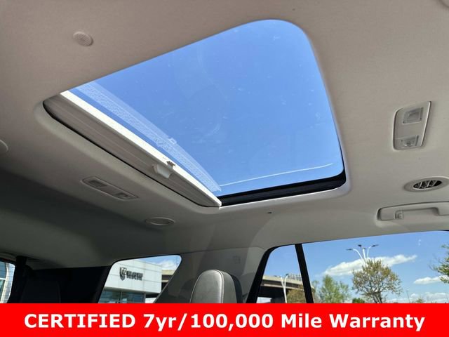 Used 2021 Chevrolet Traverse LT w/ LT Premium Package image 16