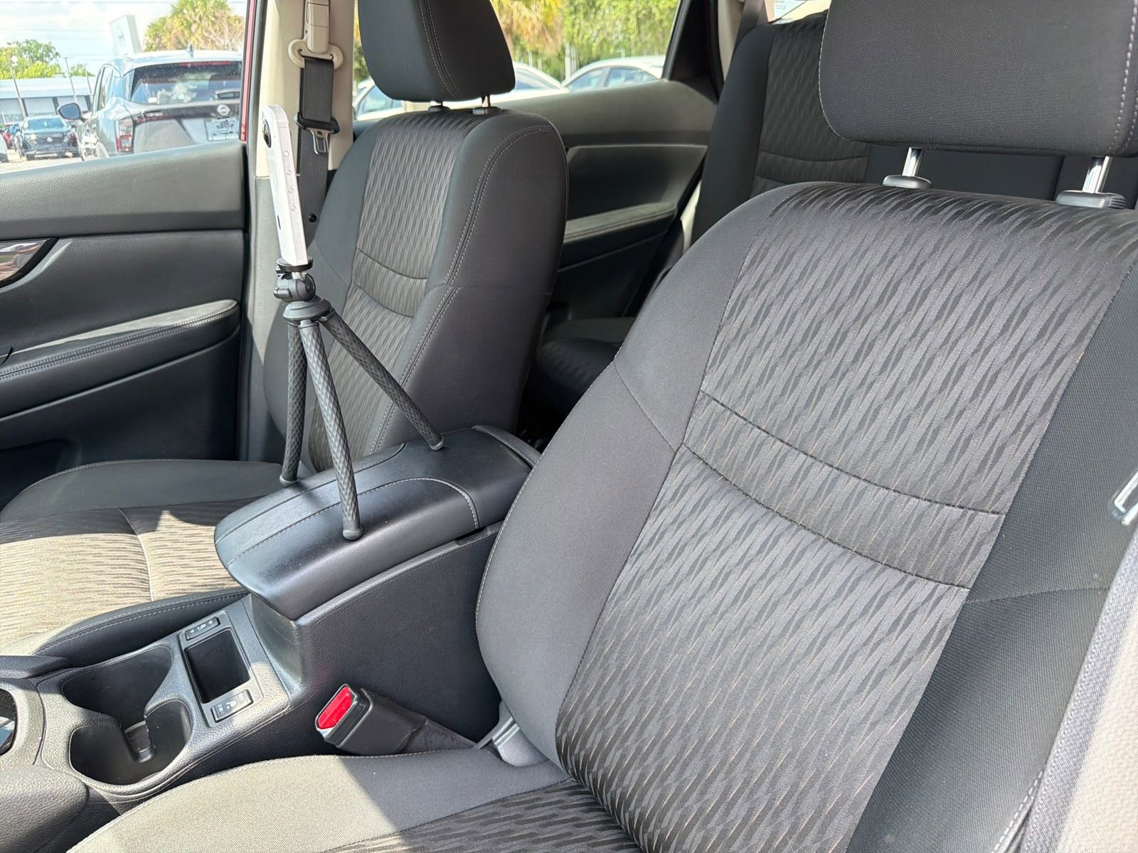 Used 2020 Nissan Rogue SV image 22