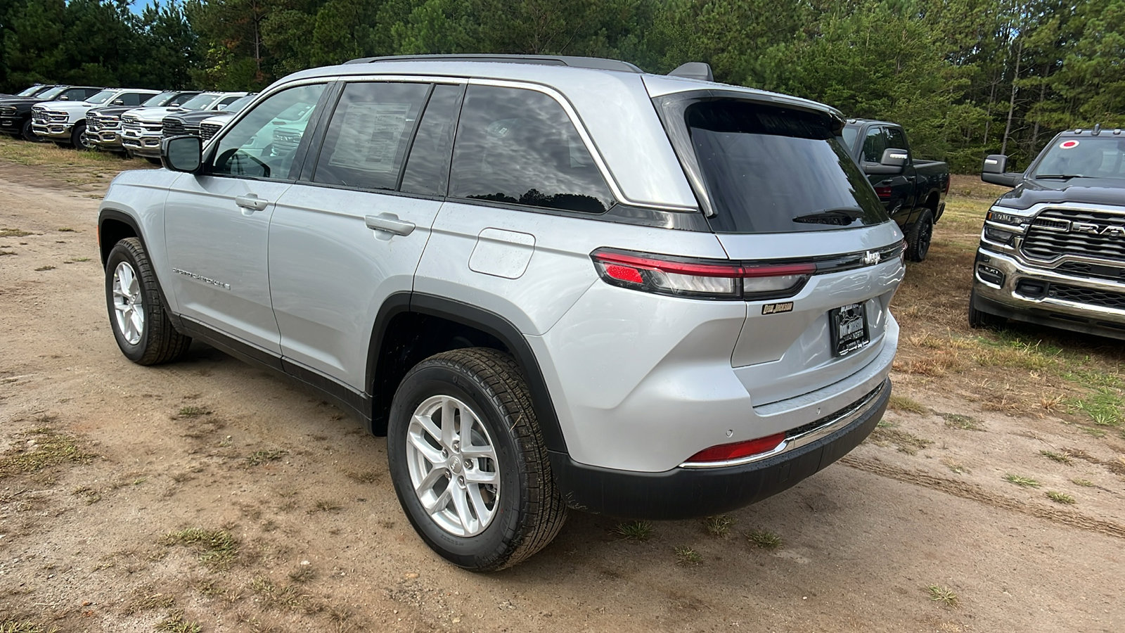 New 2025 Jeep Grand Cherokee Laredo X image 10