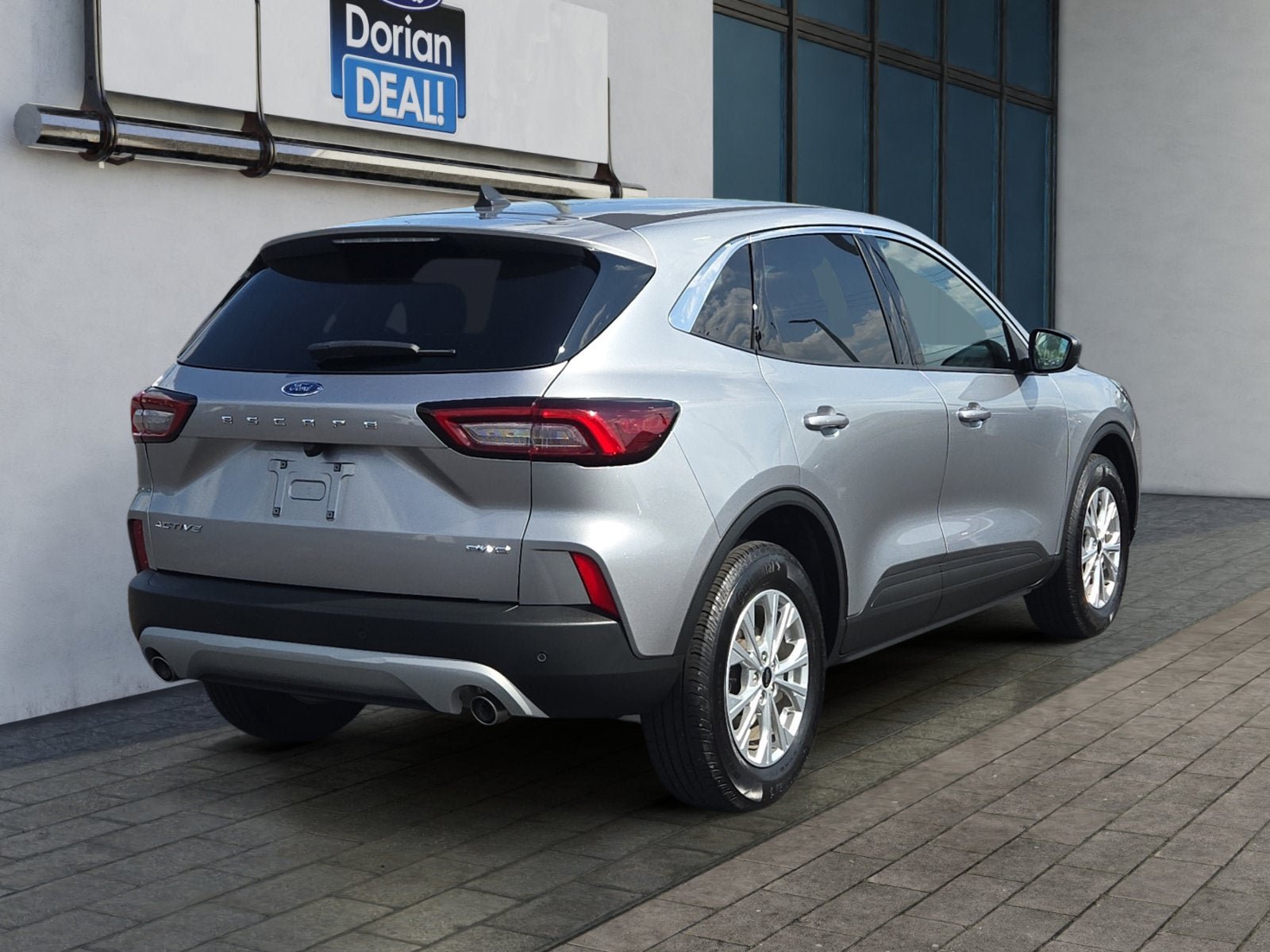 Used 2023 Ford Escape Active w/ Tech Pack #1 AWD/4WD image 3