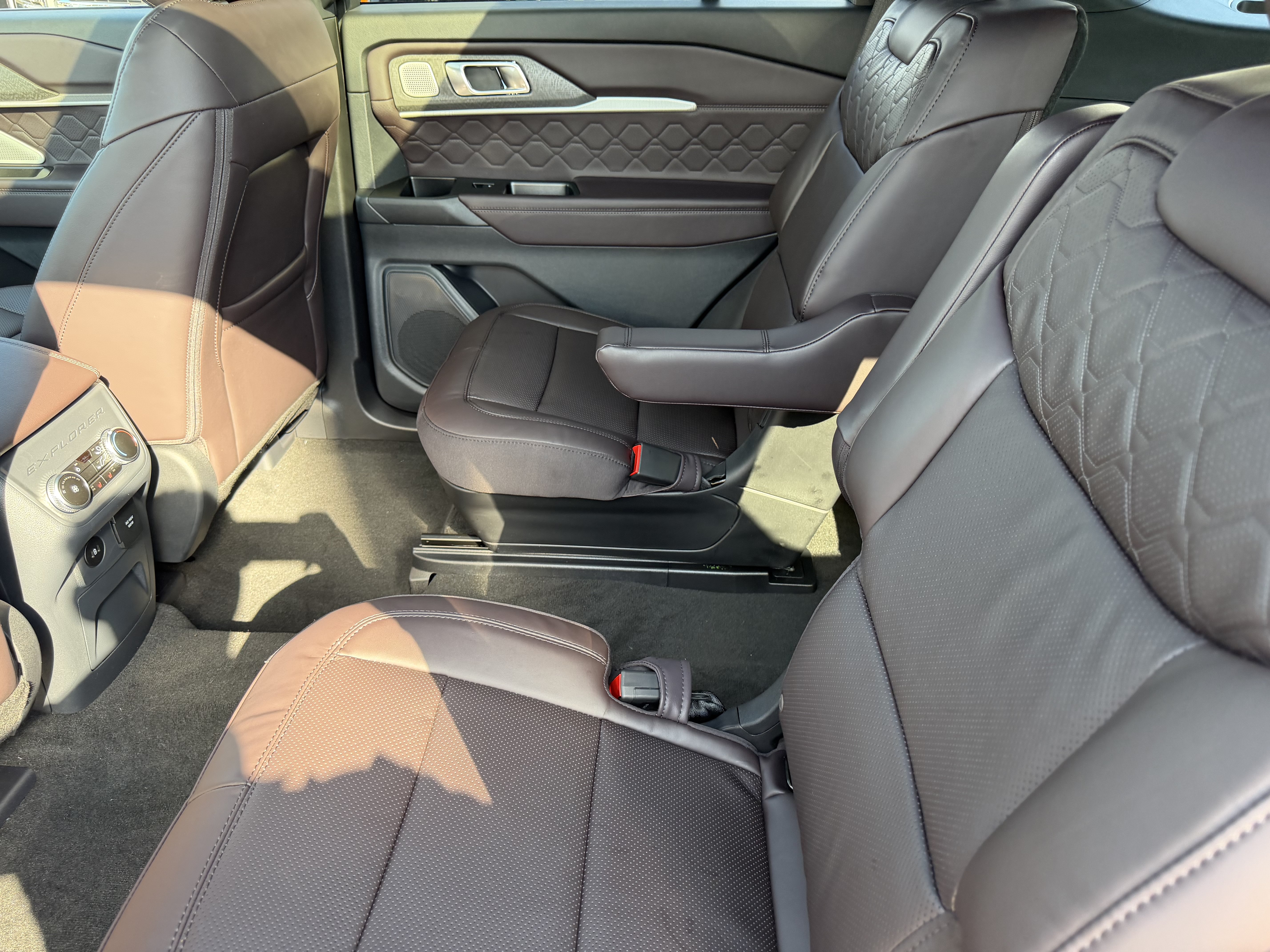 New 2027 Ford Explorer Platinum w/ LUX Leather Package AWD/4WD image 11