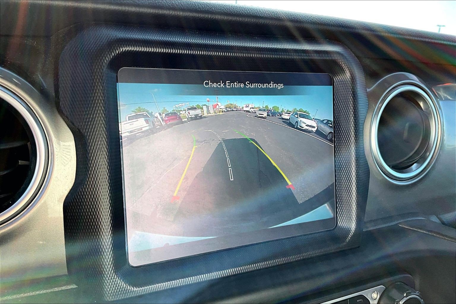 Used 2020 Jeep Wrangler Unlimited Sahara w/ Uconnect 4C Nav & Sound Group AWD/4WD image 29