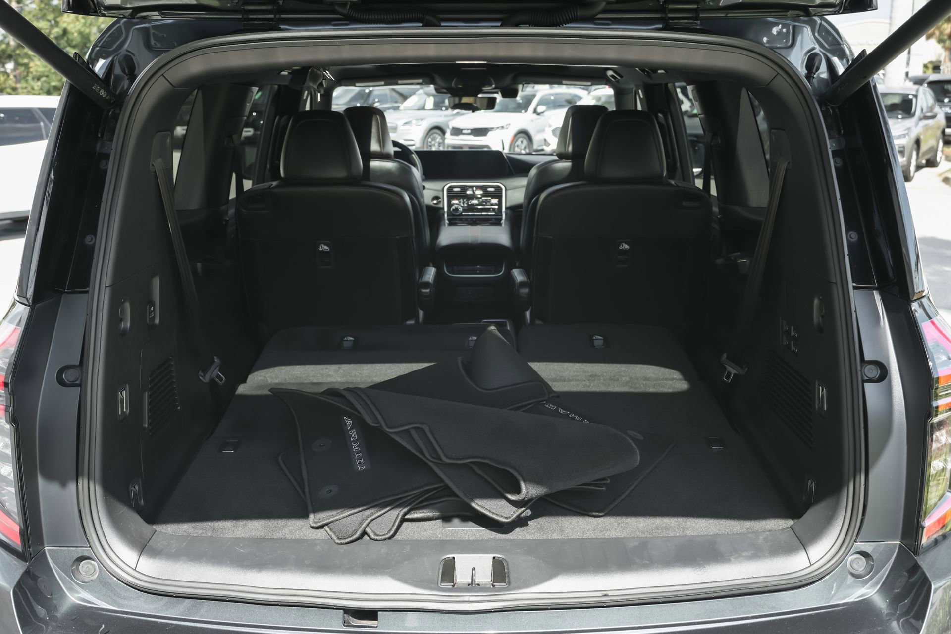 Used 2025 Nissan Armada Platinum image 41