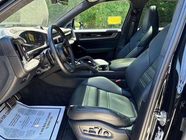 Used 2024 Porsche Cayenne Turbo AWD/4WD image 33