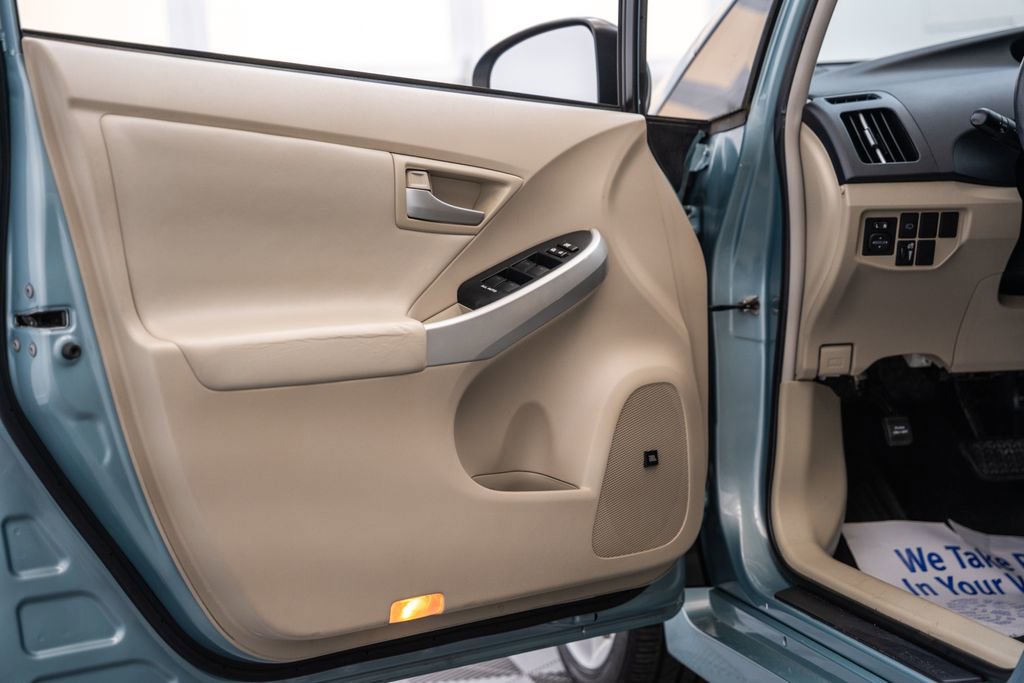 Used 2015 Toyota Prius Five FWD image 36