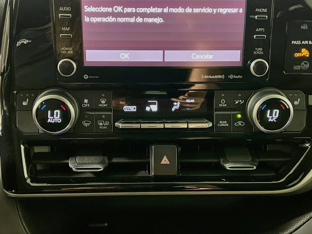 Used 2021 Toyota Highlander XLE FWD image 23