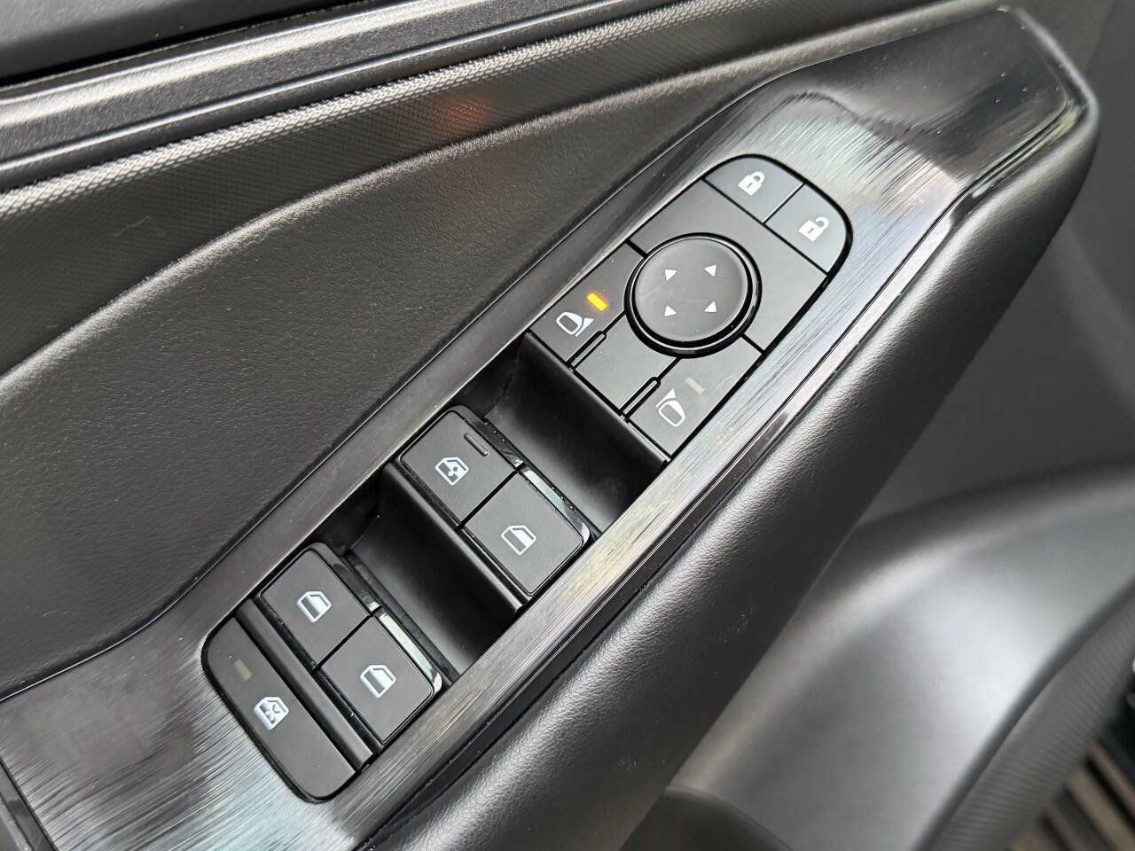 Used 2024 Nissan Rogue S image 15