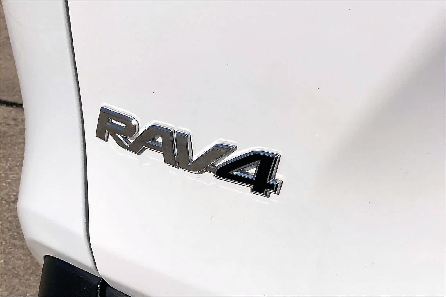 Used 2025 Toyota RAV4 XLE FWD image 10
