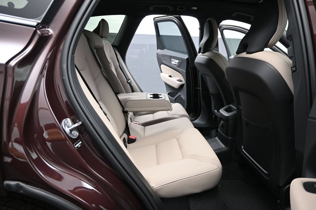 New 2026 Volvo XC60 T8 Plus w/ Climate Package AWD/4WD image 15