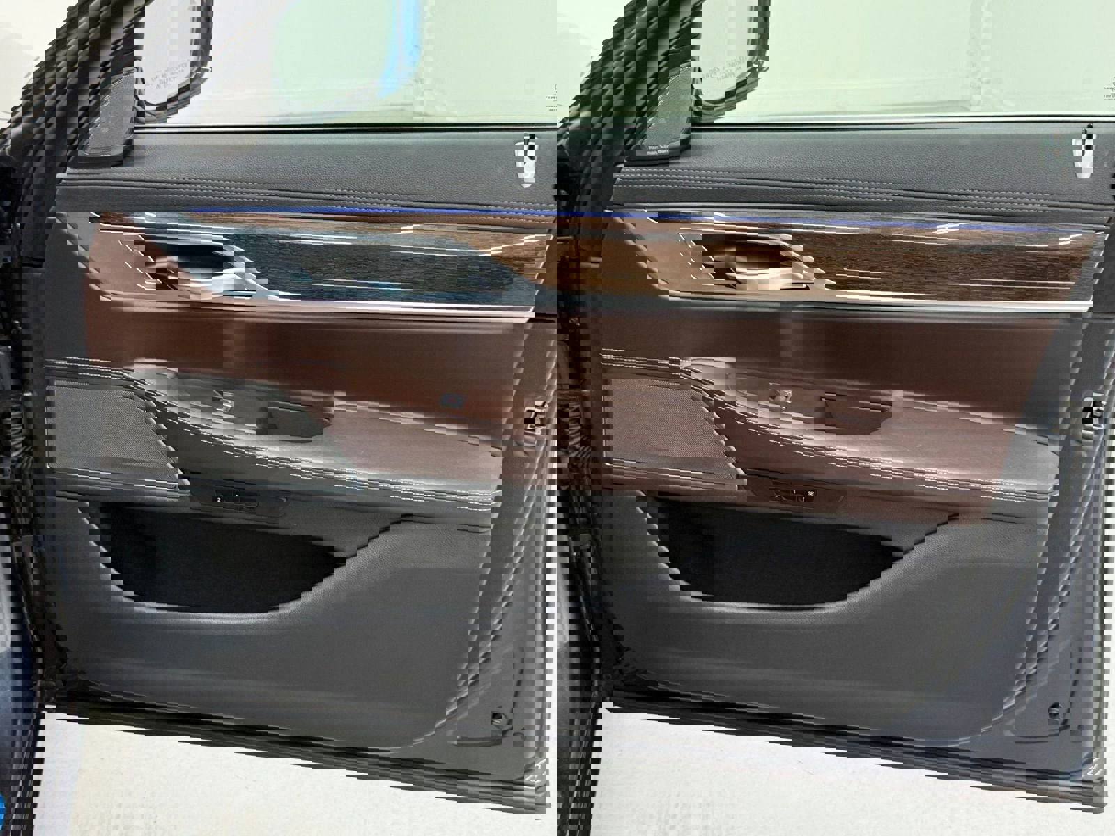 Used 2020 BMW 750i xDrive image 37