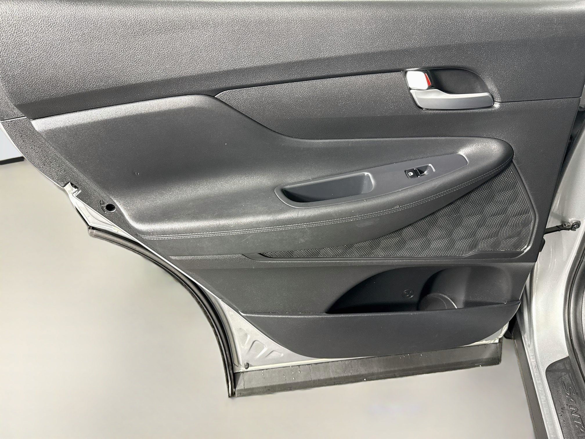 Used 2020 Hyundai Santa Fe SE FWD image 25
