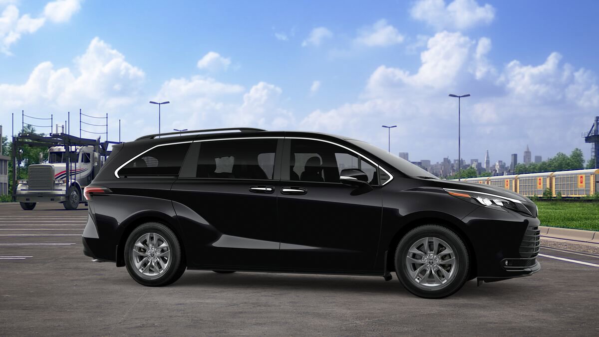New 2026 Toyota Sienna XLE FWD image 13