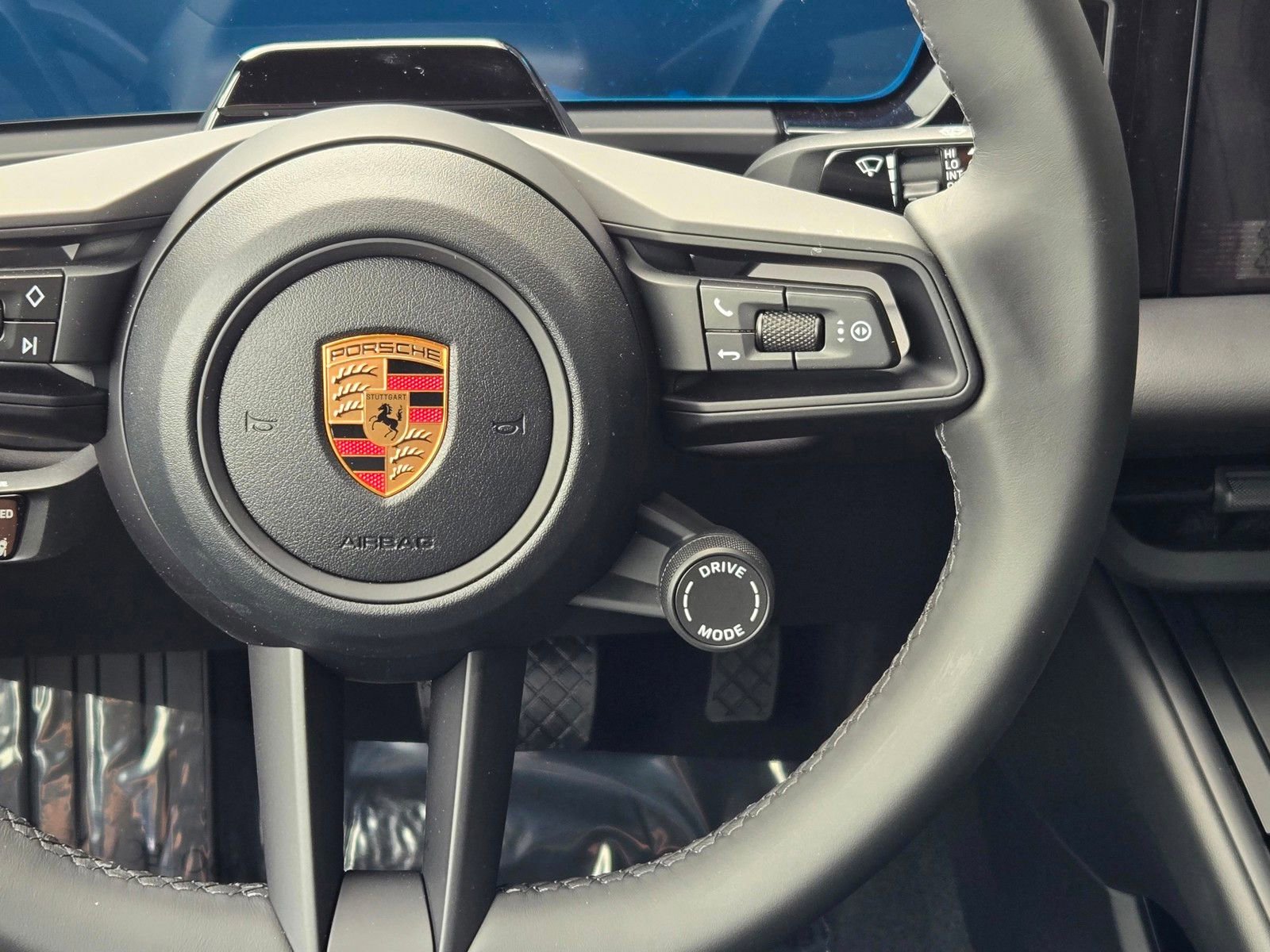 New 2026 Porsche Macan Electric RWD image 17