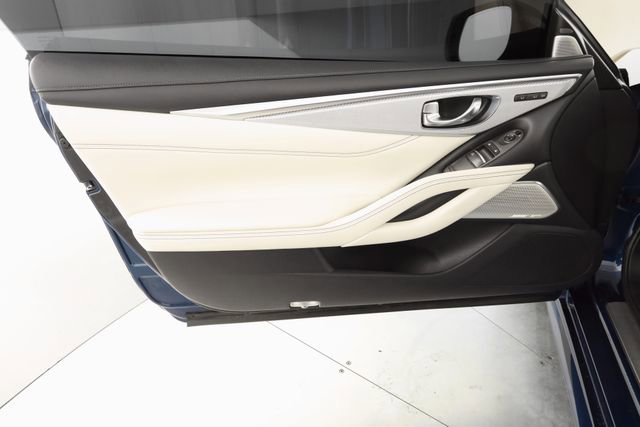 Used 2017 INFINITI Q60 Red Sport 400 image 15