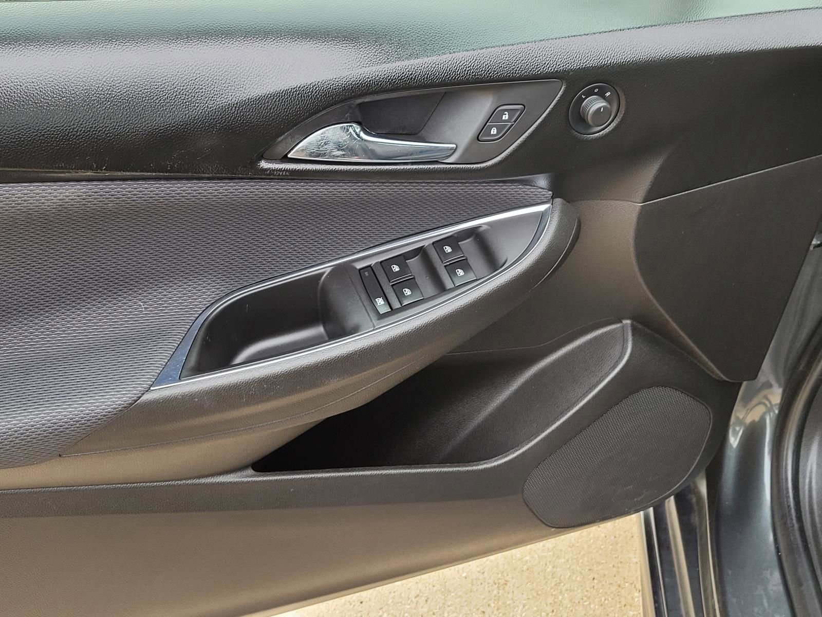 Used 2018 Chevrolet Cruze LT w/ Convenience Package FWD image 19