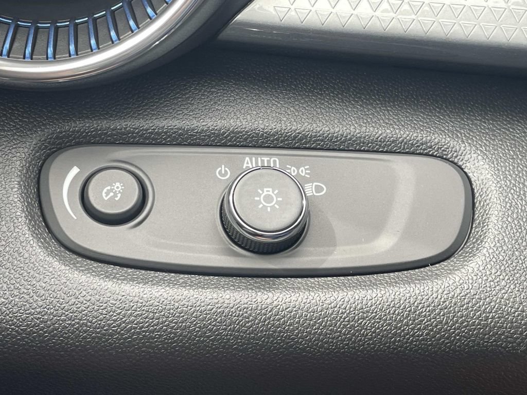 New 2026 Chevrolet Trax LT w/ Sunroof Package FWD image 28