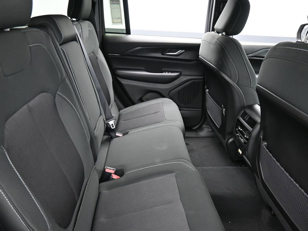 New 2026 Jeep Grand Cherokee Laredo image 16