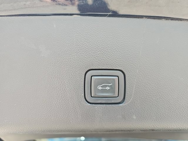 Used 2021 Chevrolet Traverse LT AWD/4WD image 16