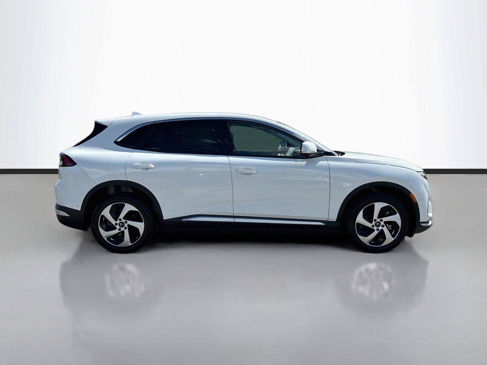 New 2027 VinFast VF 8 Eco AWD/4WD image 8