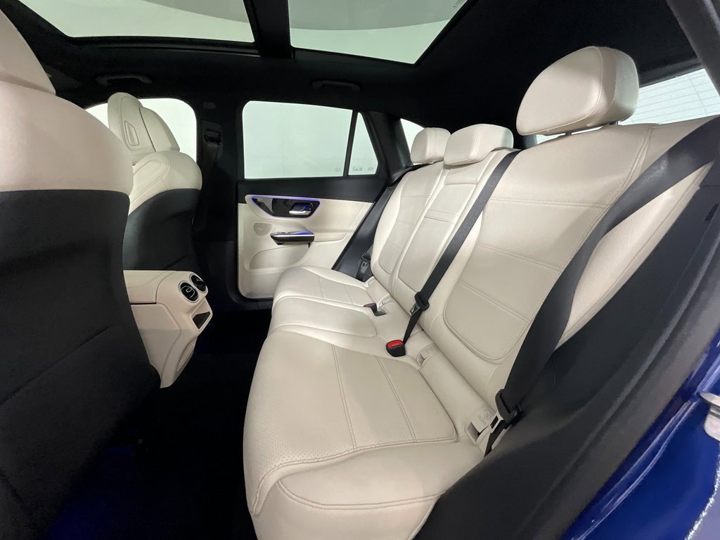 Used 2024 Mercedes-Benz GLC 300 4MATIC image 25