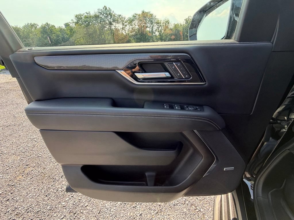 Used 2025 GMC Yukon XL Elevation AWD/4WD image 6